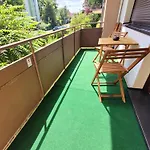Duplex Apartment Ullstein- 4 Bedrooms, 2 Bathrooms, Living Room, 2 Parking Spaces, Boxspringbeds, Family & Business Apartment!