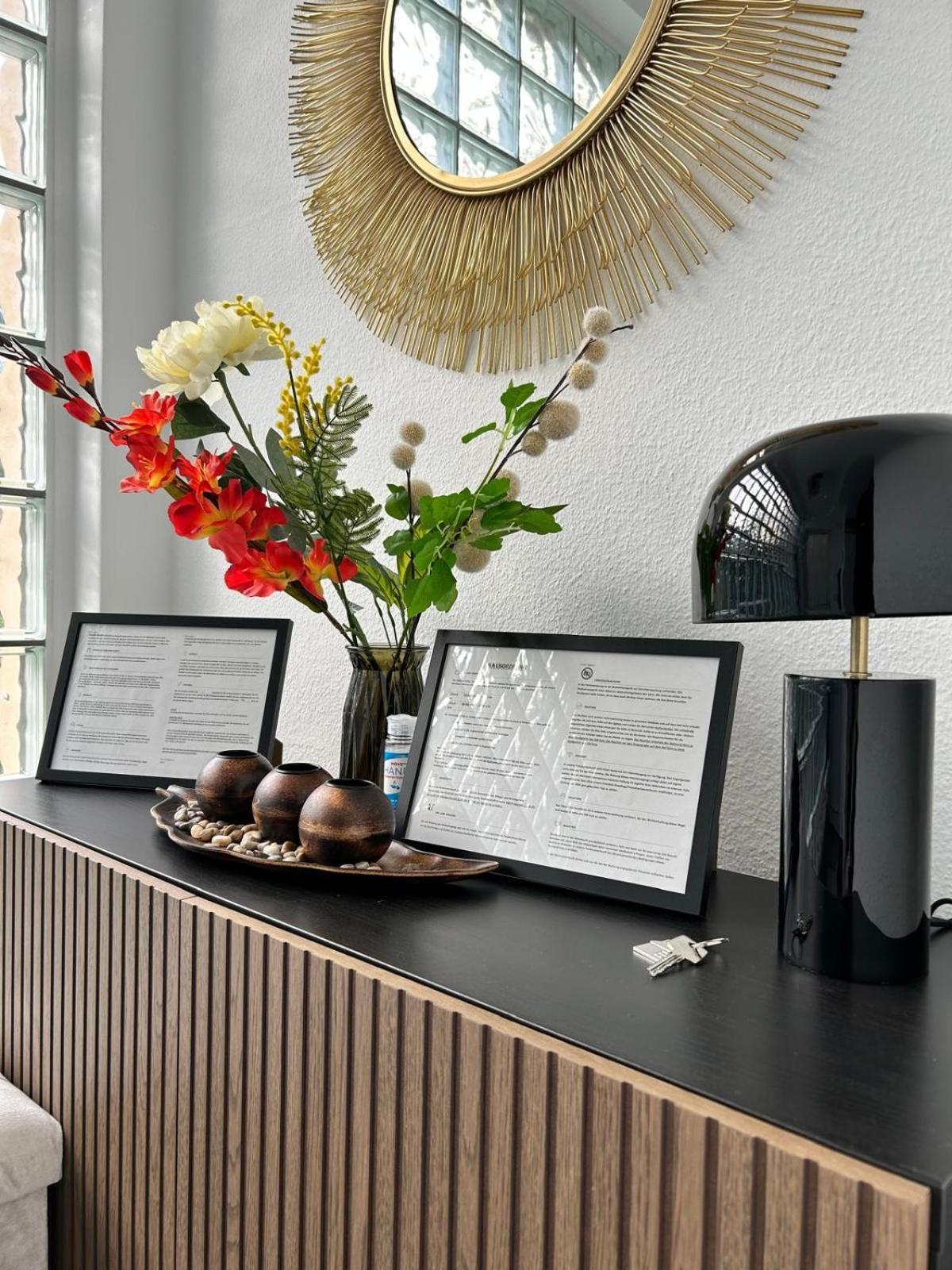 Duplex Ullstein- 4 Bedrooms, 2 Bathrooms, Living Room, 2 Parking Spaces, Boxspringbeds, Family & Business Apartment! Apartment *
