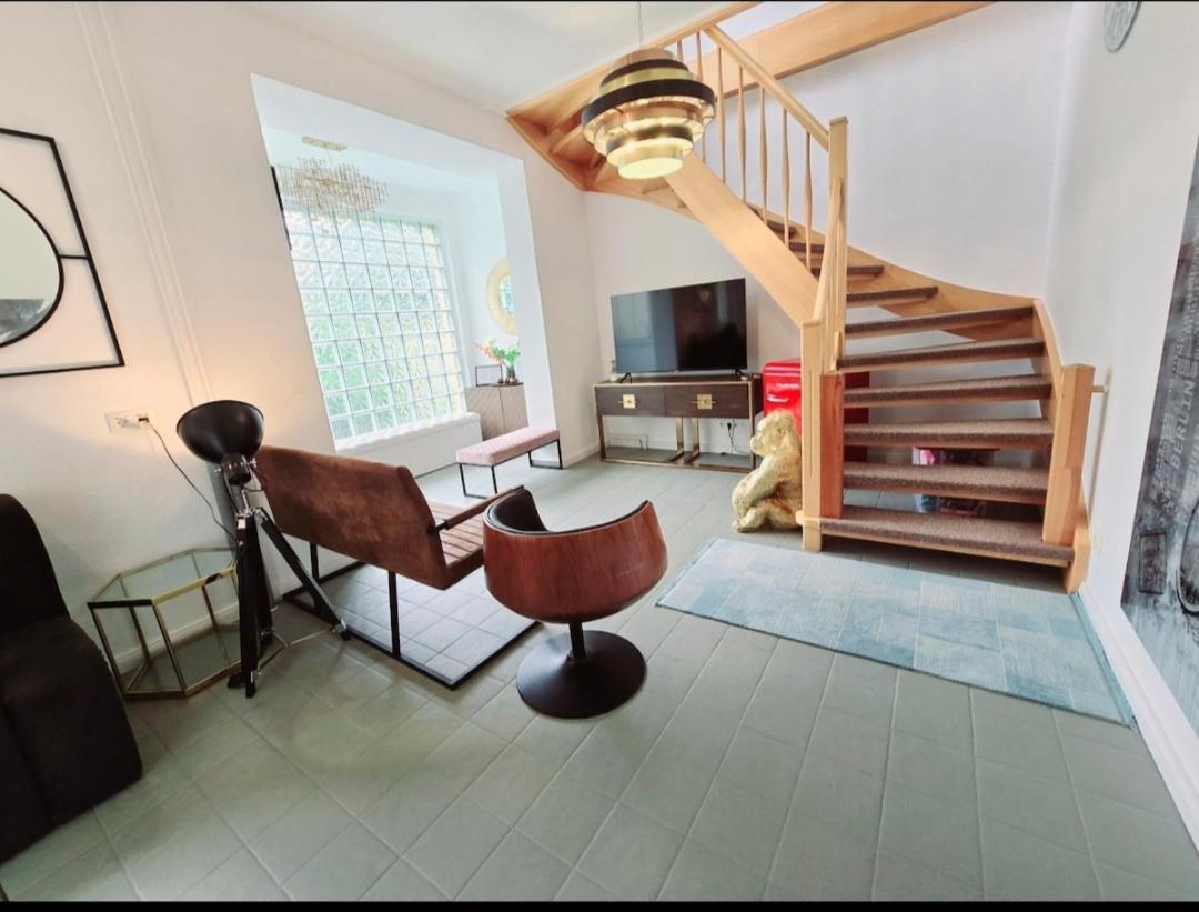 Apartment Duplex Ullstein- 4 Bedrooms, 2 Bathrooms, Living Room, 2 Parking Spaces, Boxspringbeds, Family & Business Apartment! Berlin