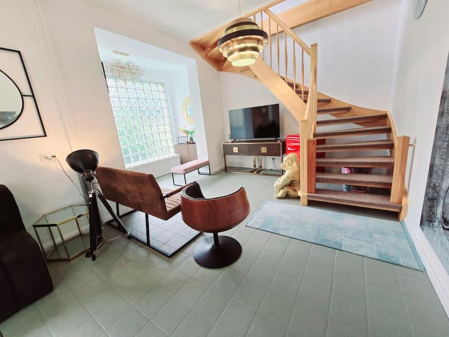 Apartment Duplex Ullstein- 4 Bedrooms, 2 Bathrooms, Living Room, 2 Parking Spaces, Boxspringbeds, Family & Business Apartment!